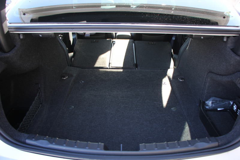 BMW 3シリーズ 320d ﾗｸﾞｼﾞｭｱﾘｰ 後期 【特選車･8月21日迄期間限定掲載】真珠色 新ｴﾝｼﾞﾝ 8C20型 ﾋｰﾀｰ黒革 LEDﾍｯﾄﾞﾗｲﾄ&ﾃｰﾙ 追従ACC ﾚｰﾝﾁｪﾝｼﾞ警告 衝突軽減ﾌﾞﾚｰｷ ﾀｯﾁﾊﾟｯﾄﾞ対応HDDﾅﾋﾞBluetooth接続 Bｶﾒﾗ ｽﾏｰﾄｷｰ ｸﾛｰﾑﾗｲﾝｴｸｽﾃﾘｱ 2年保証