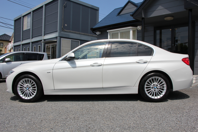 BMW 3シリーズ 320d ﾗｸﾞｼﾞｭｱﾘｰ 後期 【特選車･8月21日迄期間限定掲載】真珠色 新ｴﾝｼﾞﾝ 8C20型 ﾋｰﾀｰ黒革 LEDﾍｯﾄﾞﾗｲﾄ&ﾃｰﾙ 追従ACC ﾚｰﾝﾁｪﾝｼﾞ警告 衝突軽減ﾌﾞﾚｰｷ ﾀｯﾁﾊﾟｯﾄﾞ対応HDDﾅﾋﾞBluetooth接続 Bｶﾒﾗ ｽﾏｰﾄｷｰ ｸﾛｰﾑﾗｲﾝｴｸｽﾃﾘｱ 2年保証