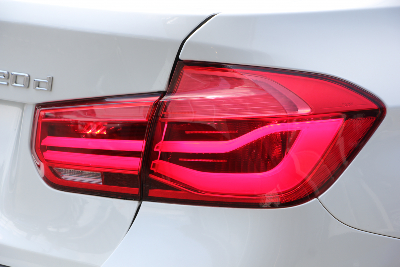 BMW 3シリーズ 320d ﾗｸﾞｼﾞｭｱﾘｰ 後期 【特選車･8月21日迄期間限定掲載】真珠色 新ｴﾝｼﾞﾝ 8C20型 ﾋｰﾀｰ黒革 LEDﾍｯﾄﾞﾗｲﾄ&ﾃｰﾙ 追従ACC ﾚｰﾝﾁｪﾝｼﾞ警告 衝突軽減ﾌﾞﾚｰｷ ﾀｯﾁﾊﾟｯﾄﾞ対応HDDﾅﾋﾞBluetooth接続 Bｶﾒﾗ ｽﾏｰﾄｷｰ ｸﾛｰﾑﾗｲﾝｴｸｽﾃﾘｱ 2年保証