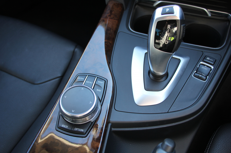 BMW 3シリーズ 320d ﾗｸﾞｼﾞｭｱﾘｰ 後期 【特選車･8月21日迄期間限定掲載】真珠色 新ｴﾝｼﾞﾝ 8C20型 ﾋｰﾀｰ黒革 LEDﾍｯﾄﾞﾗｲﾄ&ﾃｰﾙ 追従ACC ﾚｰﾝﾁｪﾝｼﾞ警告 衝突軽減ﾌﾞﾚｰｷ ﾀｯﾁﾊﾟｯﾄﾞ対応HDDﾅﾋﾞBluetooth接続 Bｶﾒﾗ ｽﾏｰﾄｷｰ ｸﾛｰﾑﾗｲﾝｴｸｽﾃﾘｱ 2年保証