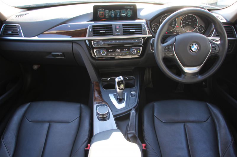 BMW 3シリーズ 320d ﾗｸﾞｼﾞｭｱﾘｰ 後期 【特選車･8月21日迄期間限定掲載】真珠色 新ｴﾝｼﾞﾝ 8C20型 ﾋｰﾀｰ黒革 LEDﾍｯﾄﾞﾗｲﾄ&ﾃｰﾙ 追従ACC ﾚｰﾝﾁｪﾝｼﾞ警告 衝突軽減ﾌﾞﾚｰｷ ﾀｯﾁﾊﾟｯﾄﾞ対応HDDﾅﾋﾞBluetooth接続 Bｶﾒﾗ ｽﾏｰﾄｷｰ ｸﾛｰﾑﾗｲﾝｴｸｽﾃﾘｱ 2年保証