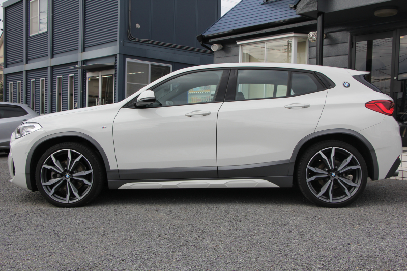 BMW X2 Xdrive20i MｽﾎﾟｰﾂX ﾃﾞﾋﾞｭｰP 4WD ﾊｲﾗｲﾝ ｺﾝﾌｫｰﾄP 追従ACC HUD ﾋｰﾀｰ黒革 電動ｼｰﾄ ﾌﾙｾｸﾞTV ｵﾌﾟｼｮﾝ20AW Mﾘｱｽﾎﾟｲﾗｰ ﾀｯﾁ画面HDDﾅﾋﾞBｶﾒﾗ Pｱｼｽﾄ CD&DVD再生可能 Bluetooth接続 電動ﾄﾗﾝｸ LEDﾍｯﾄﾞﾗｲﾄ ｽﾏｰﾄｷｰ 8速AT 2年保証