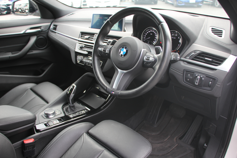 BMW X2 Xdrive20i MｽﾎﾟｰﾂX ﾃﾞﾋﾞｭｰP 4WD ﾊｲﾗｲﾝ ｺﾝﾌｫｰﾄP 追従ACC HUD ﾋｰﾀｰ黒革 電動ｼｰﾄ ﾌﾙｾｸﾞTV ｵﾌﾟｼｮﾝ20AW Mﾘｱｽﾎﾟｲﾗｰ ﾀｯﾁ画面HDDﾅﾋﾞBｶﾒﾗ Pｱｼｽﾄ CD&DVD再生可能 Bluetooth接続 電動ﾄﾗﾝｸ LEDﾍｯﾄﾞﾗｲﾄ ｽﾏｰﾄｷｰ 8速AT 2年保証