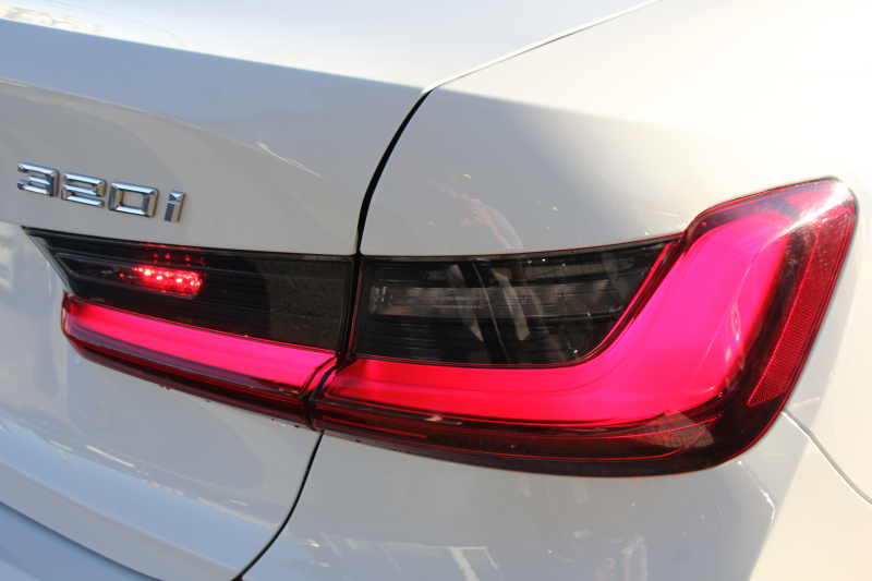 BMW 3シリーズ 320i Mｽﾎﾟｰﾂ ﾊｲﾗｲﾝ&ｺﾝﾌｫｰﾄP 1ｵﾅ ﾓｶﾌﾞﾗｳﾝﾚｻﾞｰ ｼｰﾄﾋｰﾀｰ ﾗﾝﾊﾞｰｻﾎﾟｰﾄ 追従ACC ｽﾃｱﾘﾝｸﾞｻﾎﾟｰﾄ BMWﾗｲﾌﾞｺｯｸﾋﾟｯﾄﾞｱｯﾌﾟﾙｶｰﾌﾟﾚｲ対応 ﾀｯﾁﾊﾟﾈﾙHDDﾅﾋﾞ電動ﾄﾗﾝｸ 後退ｱｼｽﾄ DｱｼｽﾄPRO 2年保証