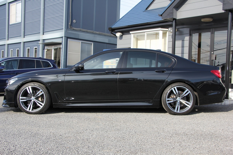 BMW 7シリーズ 740d Xdrive Mｽﾎﾟｰﾂ ﾘｱｺﾝﾌｫｰﾄP ﾘｱｴﾝﾀｰﾃｲﾒﾝﾄ ﾘｱﾓﾆﾀｰ ﾀｯﾁｺﾏﾝﾄﾞﾋｰﾄｺﾝﾌｫｰﾄP ｻﾝﾙｰﾌ ﾚｰｻﾞｰﾗｲﾄ ﾃﾞｨｽﾌﾟﾚｲｷｰ ﾘﾓｰﾄﾊﾟｰｷﾝｸﾞﾏｯｻｰｼﾞ&ﾍﾞﾝﾁﾚｰｼｮﾝ ｺﾆｬｯｸﾚｻﾞｰ 360度ｶﾒﾗ 4WD 3.0Lﾃﾞｨｰｾﾞﾙﾀｰﾎﾞ2年保証
