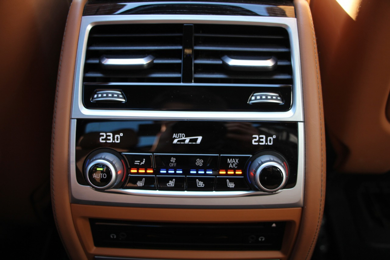 BMW 7シリーズ 740d Xdrive Mｽﾎﾟｰﾂ ﾘｱｺﾝﾌｫｰﾄP ﾘｱｴﾝﾀｰﾃｲﾒﾝﾄ ﾘｱﾓﾆﾀｰ ﾀｯﾁｺﾏﾝﾄﾞﾋｰﾄｺﾝﾌｫｰﾄP ｻﾝﾙｰﾌ ﾚｰｻﾞｰﾗｲﾄ ﾃﾞｨｽﾌﾟﾚｲｷｰ ﾘﾓｰﾄﾊﾟｰｷﾝｸﾞﾏｯｻｰｼﾞ&ﾍﾞﾝﾁﾚｰｼｮﾝ ｺﾆｬｯｸﾚｻﾞｰ 360度ｶﾒﾗ 4WD 3.0Lﾃﾞｨｰｾﾞﾙﾀｰﾎﾞ2年保証