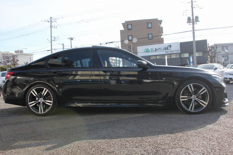 BMW 7シリーズ 740d Xdrive Mｽﾎﾟｰﾂ ﾘｱｺﾝﾌｫｰﾄP ﾘｱｴﾝﾀｰﾃｲﾒﾝﾄ ﾘｱﾓﾆﾀｰ ﾀｯﾁｺﾏﾝﾄﾞﾋｰﾄｺﾝﾌｫｰﾄP ｻﾝﾙｰﾌ ﾚｰｻﾞｰﾗｲﾄ ﾃﾞｨｽﾌﾟﾚｲｷｰ ﾘﾓｰﾄﾊﾟｰｷﾝｸﾞﾏｯｻｰｼﾞ&ﾍﾞﾝﾁﾚｰｼｮﾝ ｺﾆｬｯｸﾚｻﾞｰ 360度ｶﾒﾗ 4WD 3.0Lﾃﾞｨｰｾﾞﾙﾀｰﾎﾞ2年保証