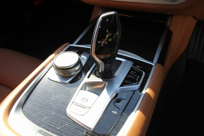 BMW 7シリーズ 740d Xdrive Mｽﾎﾟｰﾂ ﾘｱｺﾝﾌｫｰﾄP ﾘｱｴﾝﾀｰﾃｲﾒﾝﾄ ﾘｱﾓﾆﾀｰ ﾀｯﾁｺﾏﾝﾄﾞﾋｰﾄｺﾝﾌｫｰﾄP ｻﾝﾙｰﾌ ﾚｰｻﾞｰﾗｲﾄ ﾃﾞｨｽﾌﾟﾚｲｷｰ ﾘﾓｰﾄﾊﾟｰｷﾝｸﾞﾏｯｻｰｼﾞ&ﾍﾞﾝﾁﾚｰｼｮﾝ ｺﾆｬｯｸﾚｻﾞｰ 360度ｶﾒﾗ 4WD 3.0Lﾃﾞｨｰｾﾞﾙﾀｰﾎﾞ2年保証