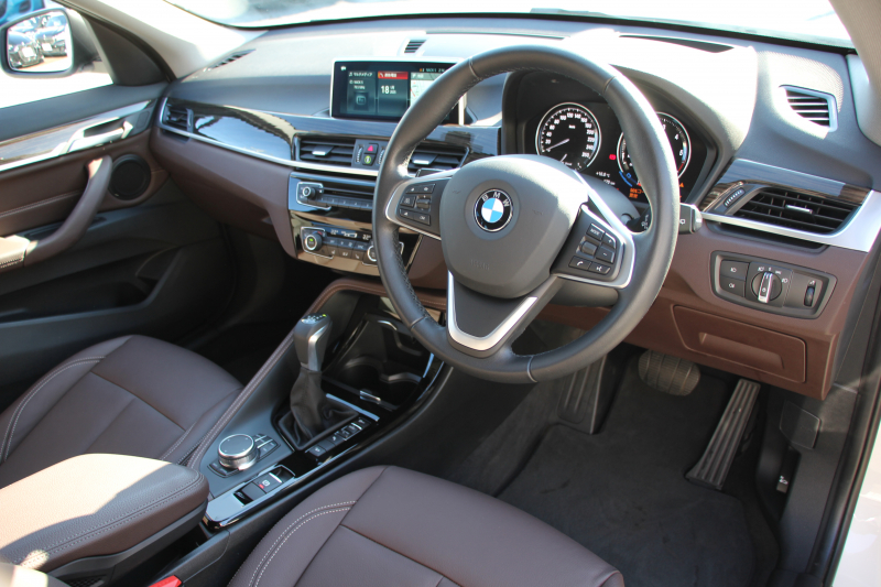 BMW X1 Xdrive18d Xﾗｲﾝ ﾊｲﾗｲﾝ ｺﾝﾌｫｰﾄP 中期 変更後ﾓﾃﾞﾙ 新ﾒｰﾀｰ 新ﾃﾞｻﾞｲﾝ茶革ｼｰﾄ 追従ACC HUD 変更後ﾀｯﾁ画面HDDﾅﾋﾞPｱｼｽﾄ Bｶﾒﾗ ﾙｰﾑﾐﾗｰETC2.0 電動ﾄﾗﾝｸ 衝突軽減ﾌﾞﾚｰｷ 車線逸脱警告 歩行者警告 ｱﾝﾋﾞｴﾝﾄﾗｲﾄ ｽﾏｰﾄｷｰ 2年保証