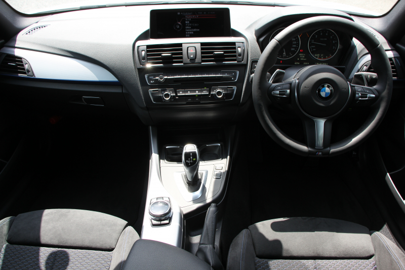 BMW 2シリーズ M235i ｸｰﾍﾟ1ｵﾅ 直6ﾀｰﾎﾞ326馬力 ｱﾀﾞﾌﾟﾃｨﾌﾞMｻｽ 専用ﾌﾞﾚｰｷ Bｶﾒﾗ&ﾘｱPDC 衝突軽減ﾌﾞﾚｰｷ 車線逸脱警告 歩行者警告 ﾌﾞﾚｰｷ付ｸﾙｺﾝ HDDﾅﾋﾞBluetooth接続 ｽﾏｰﾄｷｰ 18AW ﾊﾟﾄﾞﾙｼﾌﾄ 2年保証