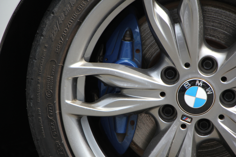 BMW 2シリーズ M235i ｸｰﾍﾟ1ｵﾅ 直6ﾀｰﾎﾞ326馬力 ｱﾀﾞﾌﾟﾃｨﾌﾞMｻｽ 専用ﾌﾞﾚｰｷ Bｶﾒﾗ&ﾘｱPDC 衝突軽減ﾌﾞﾚｰｷ 車線逸脱警告 歩行者警告 ﾌﾞﾚｰｷ付ｸﾙｺﾝ HDDﾅﾋﾞBluetooth接続 ｽﾏｰﾄｷｰ 18AW ﾊﾟﾄﾞﾙｼﾌﾄ 2年保証