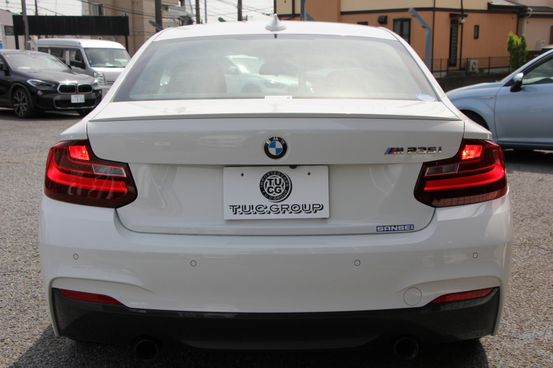 BMW 2シリーズ M235i ｸｰﾍﾟ1ｵﾅ 直6ﾀｰﾎﾞ326馬力 ｱﾀﾞﾌﾟﾃｨﾌﾞMｻｽ 専用ﾌﾞﾚｰｷ Bｶﾒﾗ&ﾘｱPDC 衝突軽減ﾌﾞﾚｰｷ 車線逸脱警告 歩行者警告 ﾌﾞﾚｰｷ付ｸﾙｺﾝ HDDﾅﾋﾞBluetooth接続 ｽﾏｰﾄｷｰ 18AW ﾊﾟﾄﾞﾙｼﾌﾄ 2年保証