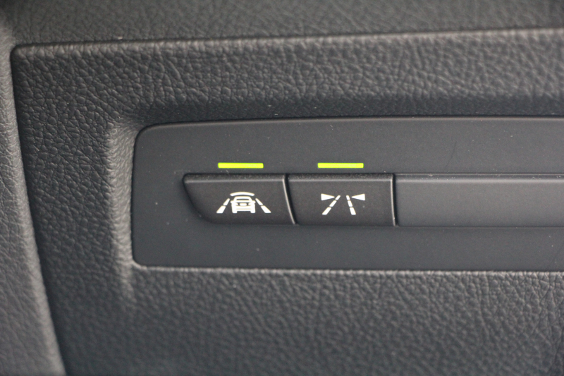 BMW 2シリーズ M235i ｸｰﾍﾟ1ｵﾅ 直6ﾀｰﾎﾞ326馬力 ｱﾀﾞﾌﾟﾃｨﾌﾞMｻｽ 専用ﾌﾞﾚｰｷ Bｶﾒﾗ&ﾘｱPDC 衝突軽減ﾌﾞﾚｰｷ 車線逸脱警告 歩行者警告 ﾌﾞﾚｰｷ付ｸﾙｺﾝ HDDﾅﾋﾞBluetooth接続 ｽﾏｰﾄｷｰ 18AW ﾊﾟﾄﾞﾙｼﾌﾄ 2年保証