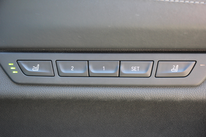 BMW 7シリーズ 740i Mｽﾎﾟｰﾂ ﾘｱｺﾝﾌｫｰﾄP ﾘｱｴﾝﾀｰﾃｲﾒﾝﾄ ﾘｱﾓﾆﾀｰ ﾀｯﾁｺﾏﾝﾄﾞﾋｰﾄｺﾝﾌｫｰﾄP ｻﾝﾙｰﾌ ﾚｰｻﾞｰﾗｲﾄ ﾃﾞｨｽﾌﾟﾚｲｷｰ ﾘﾓｰﾄﾊﾟｰｷﾝｸﾞ20AW ﾏｯｻｰｼﾞ&ﾍﾞﾝﾁﾚｰｼｮﾝ ﾌﾞﾗｯｸﾅｯﾊﾟﾚｻﾞｰ 360度ｶﾒﾗ 電動ﾄﾗﾝｸ HUD 追従ACC 2年保証