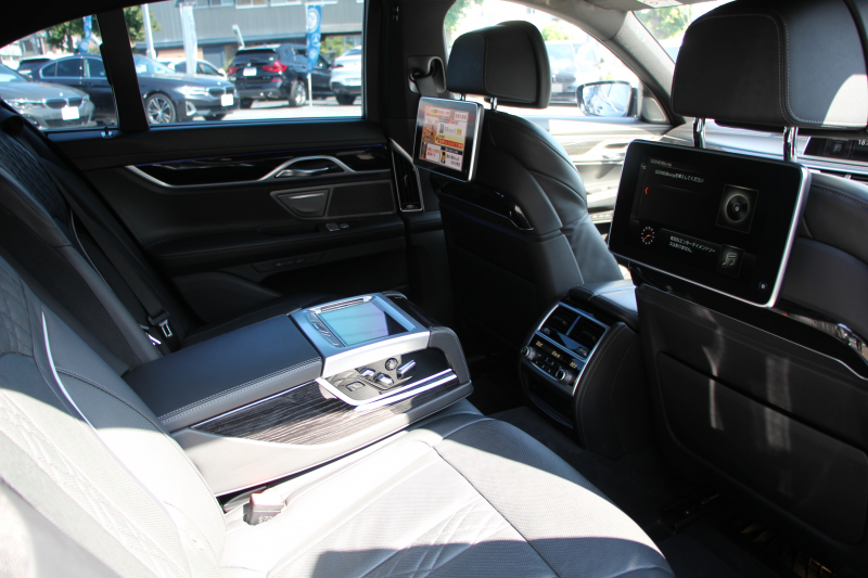 BMW 7シリーズ 740i Mｽﾎﾟｰﾂ ﾘｱｺﾝﾌｫｰﾄP ﾘｱｴﾝﾀｰﾃｲﾒﾝﾄ ﾘｱﾓﾆﾀｰ ﾀｯﾁｺﾏﾝﾄﾞﾋｰﾄｺﾝﾌｫｰﾄP ｻﾝﾙｰﾌ ﾚｰｻﾞｰﾗｲﾄ ﾃﾞｨｽﾌﾟﾚｲｷｰ ﾘﾓｰﾄﾊﾟｰｷﾝｸﾞ20AW ﾏｯｻｰｼﾞ&ﾍﾞﾝﾁﾚｰｼｮﾝ ﾌﾞﾗｯｸﾅｯﾊﾟﾚｻﾞｰ 360度ｶﾒﾗ 電動ﾄﾗﾝｸ HUD 追従ACC 2年保証