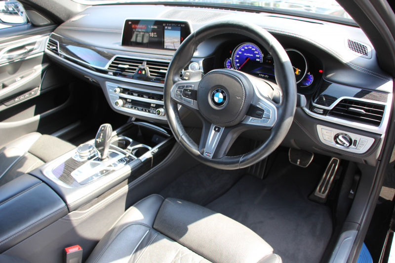 BMW 7シリーズ 740i Mｽﾎﾟｰﾂ ﾘｱｺﾝﾌｫｰﾄP ﾘｱｴﾝﾀｰﾃｲﾒﾝﾄ ﾘｱﾓﾆﾀｰ ﾀｯﾁｺﾏﾝﾄﾞﾋｰﾄｺﾝﾌｫｰﾄP ｻﾝﾙｰﾌ ﾚｰｻﾞｰﾗｲﾄ ﾃﾞｨｽﾌﾟﾚｲｷｰ ﾘﾓｰﾄﾊﾟｰｷﾝｸﾞ20AW ﾏｯｻｰｼﾞ&ﾍﾞﾝﾁﾚｰｼｮﾝ ﾌﾞﾗｯｸﾅｯﾊﾟﾚｻﾞｰ 360度ｶﾒﾗ 電動ﾄﾗﾝｸ HUD 追従ACC 2年保証