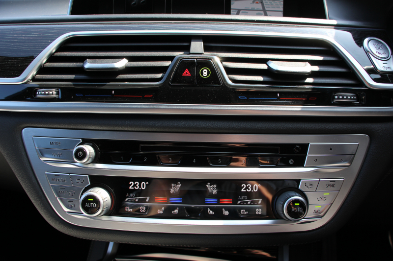 BMW 7シリーズ 740i Mｽﾎﾟｰﾂ ﾘｱｺﾝﾌｫｰﾄP ﾘｱｴﾝﾀｰﾃｲﾒﾝﾄ ﾘｱﾓﾆﾀｰ ﾀｯﾁｺﾏﾝﾄﾞﾋｰﾄｺﾝﾌｫｰﾄP ｻﾝﾙｰﾌ ﾚｰｻﾞｰﾗｲﾄ ﾃﾞｨｽﾌﾟﾚｲｷｰ ﾘﾓｰﾄﾊﾟｰｷﾝｸﾞ20AW ﾏｯｻｰｼﾞ&ﾍﾞﾝﾁﾚｰｼｮﾝ ﾌﾞﾗｯｸﾅｯﾊﾟﾚｻﾞｰ 360度ｶﾒﾗ 電動ﾄﾗﾝｸ HUD 追従ACC 2年保証