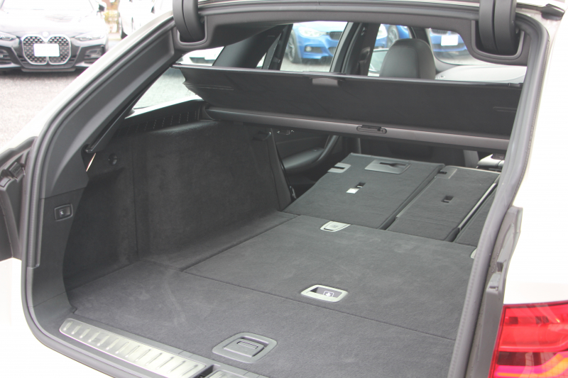 BMW 5シリーズ 530i ﾂｰﾘﾝｸﾞMｽﾎﾟｰﾂ ｾﾚｸﾄP 型式変更後｢JT20｣ 変更後液晶ﾒｰﾀｰ 高出力 252馬力 ﾊﾟﾉﾗﾏｻﾝﾙｰﾌ ﾊｰﾏﾝｶｰﾄﾞﾝｻﾗｳﾝﾄﾞ4ｿﾞｰﾝｴｱｺﾝ 全席ﾋｰﾀｰ黒革 19AW Mｽﾎﾟｰﾂﾌﾞﾚｰｷ Pｱｼｽﾄﾌﾟﾗｽ 360度ｶﾒﾗ ﾀｯﾁ画面ﾅﾋﾞTV 2年保証