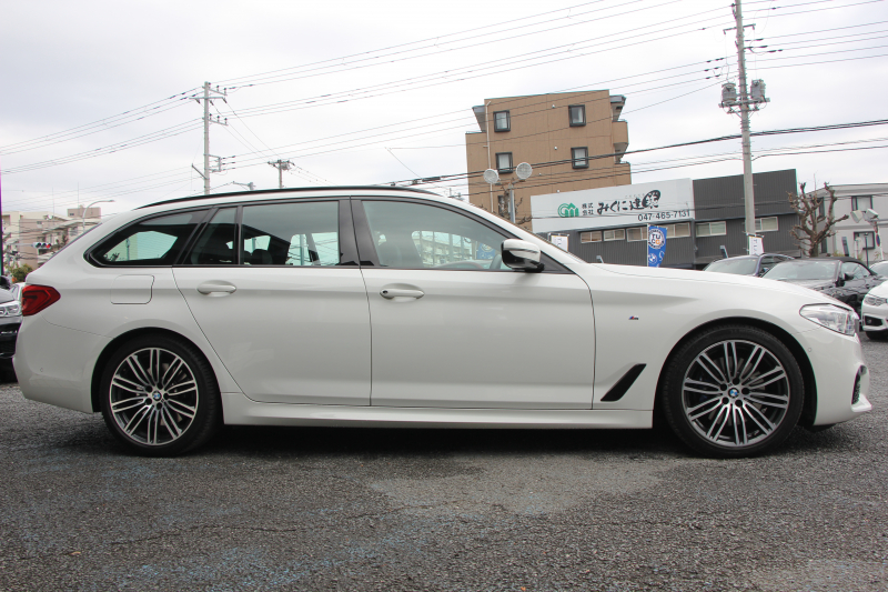 BMW 5シリーズ 530i ﾂｰﾘﾝｸﾞMｽﾎﾟｰﾂ ｾﾚｸﾄP 型式変更後｢JT20｣ 変更後液晶ﾒｰﾀｰ 高出力 252馬力 ﾊﾟﾉﾗﾏｻﾝﾙｰﾌ ﾊｰﾏﾝｶｰﾄﾞﾝｻﾗｳﾝﾄﾞ4ｿﾞｰﾝｴｱｺﾝ 全席ﾋｰﾀｰ黒革 19AW Mｽﾎﾟｰﾂﾌﾞﾚｰｷ Pｱｼｽﾄﾌﾟﾗｽ 360度ｶﾒﾗ ﾀｯﾁ画面ﾅﾋﾞTV 2年保証