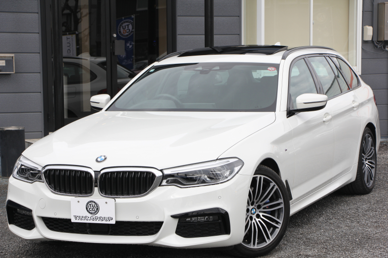 BMW 5シリーズ 530i ﾂｰﾘﾝｸﾞMｽﾎﾟｰﾂ ｾﾚｸﾄP 型式変更後｢JT20｣ 変更後液晶ﾒｰﾀｰ 高出力 252馬力 ﾊﾟﾉﾗﾏｻﾝﾙｰﾌ ﾊｰﾏﾝｶｰﾄﾞﾝｻﾗｳﾝﾄﾞ4ｿﾞｰﾝｴｱｺﾝ 全席ﾋｰﾀｰ黒革 19AW Mｽﾎﾟｰﾂﾌﾞﾚｰｷ Pｱｼｽﾄﾌﾟﾗｽ 360度ｶﾒﾗ ﾀｯﾁ画面ﾅﾋﾞTV 2年保証