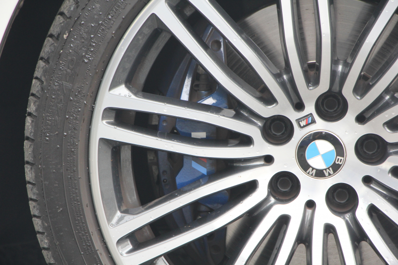 BMW 5シリーズ 530i ﾂｰﾘﾝｸﾞMｽﾎﾟｰﾂ ｾﾚｸﾄP 型式変更後｢JT20｣ 変更後液晶ﾒｰﾀｰ 高出力 252馬力 ﾊﾟﾉﾗﾏｻﾝﾙｰﾌ ﾊｰﾏﾝｶｰﾄﾞﾝｻﾗｳﾝﾄﾞ4ｿﾞｰﾝｴｱｺﾝ 全席ﾋｰﾀｰ黒革 19AW Mｽﾎﾟｰﾂﾌﾞﾚｰｷ Pｱｼｽﾄﾌﾟﾗｽ 360度ｶﾒﾗ ﾀｯﾁ画面ﾅﾋﾞTV 2年保証