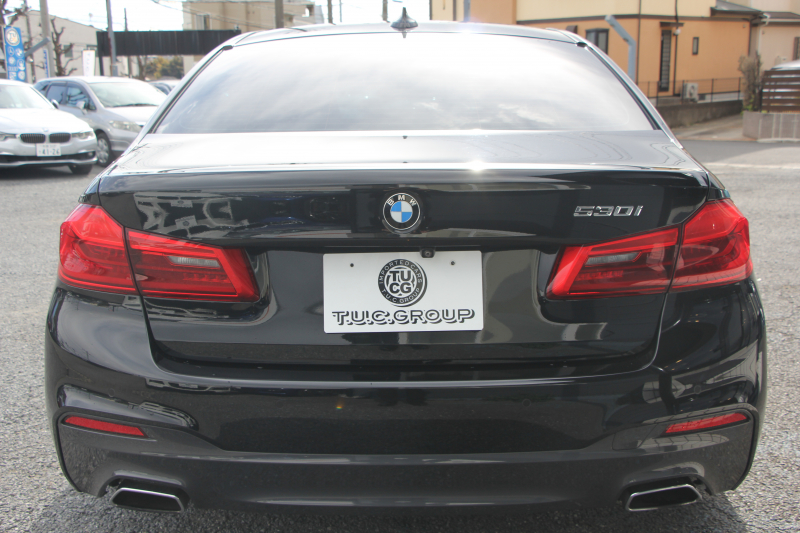 BMW 5シリーズ 530i Mｽﾎﾟｰﾂ ｺﾝﾌｫｰﾄP 型式変更後｢JR20｣ 252馬力 全席ﾋｰﾀｰ黒革 ｺﾝﾌｫｰﾄｼｰﾄ&ﾍﾞﾝﾁﾚｰｼｮﾝ ｿﾌﾄｸﾛｰｽﾞﾄﾞｱ HUD 追従ACC ｽﾃｱﾘﾝｸﾞｻﾎﾟｰﾄ 変更後全面液晶ﾒｰﾀｰ ﾀｯﾁ画面HDDﾅﾋﾞTV 360度ｶﾒﾗ 2年保証