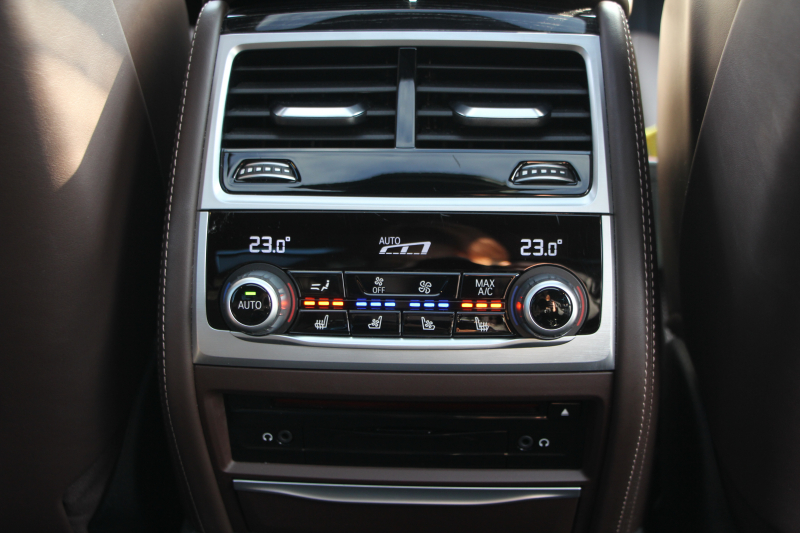 BMW 7シリーズ 750Li Mｽﾎﾟｰﾂ ﾘｱｺﾝﾌｫｰﾄPﾌﾟﾗｽ ﾛﾝｸﾞV8 450馬力 ｽｶｲﾗｳﾝｼﾞﾊﾟﾉﾗﾏｻﾝﾙｰﾌ 後席ﾓﾆﾀｰ ﾚｰｻﾞｰﾗｲﾄ ﾃﾞｨｽﾌﾟﾚｲｷｰ ﾘﾓｰﾄﾊﾟｰｷﾝｸﾞ全席ﾋｰﾀｰ茶革 ﾏｯｻｰｼﾞﾍﾞﾝﾁﾚｰｼｮﾝ 追従ACC HUD ｽﾃｱﾘﾝｸﾞｻﾎﾟｰﾄ 360度ｶﾒﾗ ﾀｯﾁ画面HDDﾅﾋﾞ2年保証