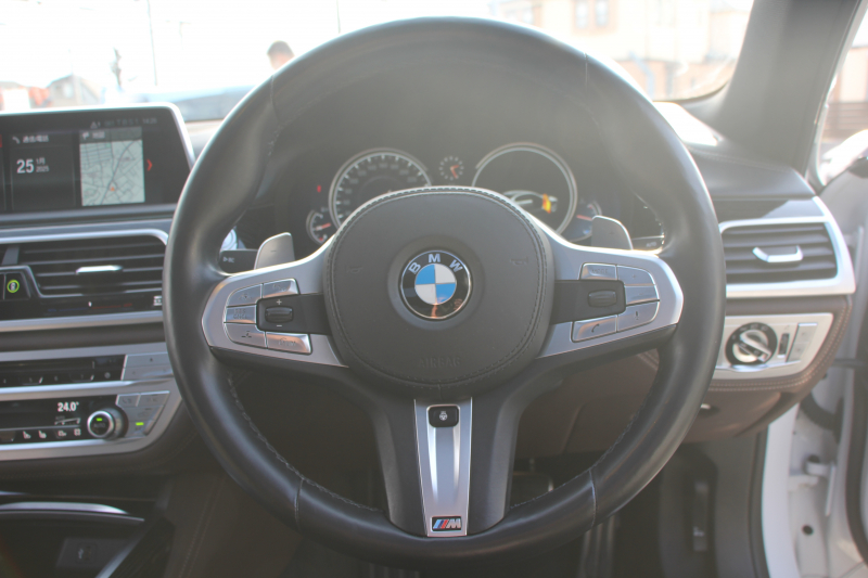 BMW 7シリーズ 750Li Mｽﾎﾟｰﾂ ﾘｱｺﾝﾌｫｰﾄPﾌﾟﾗｽ ﾛﾝｸﾞV8 450馬力 ｽｶｲﾗｳﾝｼﾞﾊﾟﾉﾗﾏｻﾝﾙｰﾌ 後席ﾓﾆﾀｰ ﾚｰｻﾞｰﾗｲﾄ ﾃﾞｨｽﾌﾟﾚｲｷｰ ﾘﾓｰﾄﾊﾟｰｷﾝｸﾞ全席ﾋｰﾀｰ茶革 ﾏｯｻｰｼﾞﾍﾞﾝﾁﾚｰｼｮﾝ 追従ACC HUD ｽﾃｱﾘﾝｸﾞｻﾎﾟｰﾄ 360度ｶﾒﾗ ﾀｯﾁ画面HDDﾅﾋﾞ2年保証