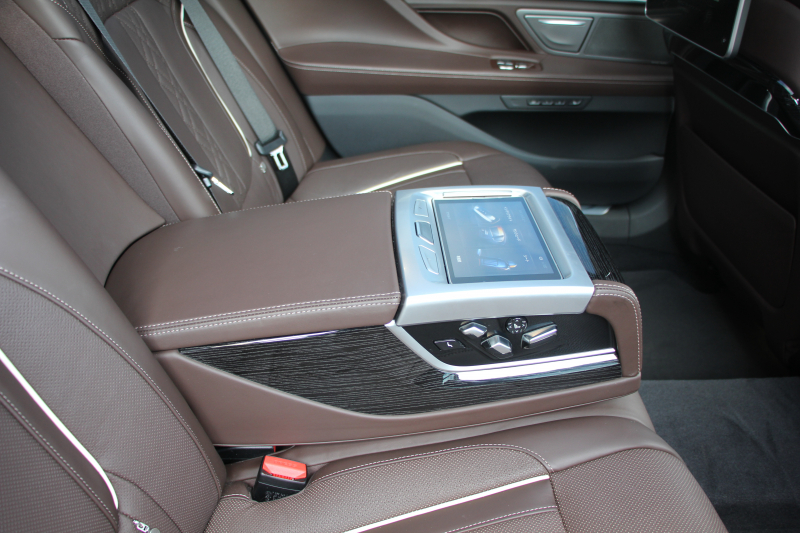 BMW 7シリーズ 750Li Mｽﾎﾟｰﾂ ﾘｱｺﾝﾌｫｰﾄPﾌﾟﾗｽ ﾛﾝｸﾞV8 450馬力 ｽｶｲﾗｳﾝｼﾞﾊﾟﾉﾗﾏｻﾝﾙｰﾌ 後席ﾓﾆﾀｰ ﾚｰｻﾞｰﾗｲﾄ ﾃﾞｨｽﾌﾟﾚｲｷｰ ﾘﾓｰﾄﾊﾟｰｷﾝｸﾞ全席ﾋｰﾀｰ茶革 ﾏｯｻｰｼﾞﾍﾞﾝﾁﾚｰｼｮﾝ 追従ACC HUD ｽﾃｱﾘﾝｸﾞｻﾎﾟｰﾄ 360度ｶﾒﾗ ﾀｯﾁ画面HDDﾅﾋﾞ2年保証