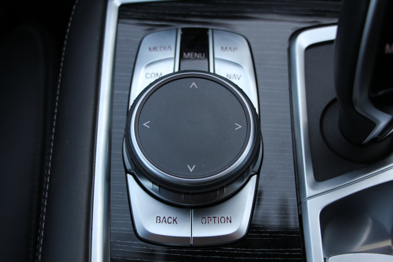 BMW 7シリーズ 740i Mｽﾎﾟｰﾂ ｲﾉﾍﾞｰｼｮﾝP LCI後期 ﾌｪｲｽﾘﾌﾄ後 ｻﾝﾙｰﾌ ﾚｰｻﾞｰﾗｲﾄ 全席ﾋｰﾀｰ黒革 ﾍﾞﾝﾁﾚｰｼｮﾝ ｿﾌﾄｸﾛｰｽﾞﾄﾞｱ BMW ﾗｲﾌﾞｺｯｸﾋﾟｯﾄﾞApplecarplay対応 追従ACC ｽﾃｱﾘﾝｸﾞｻﾎﾟｰﾄ HUD ﾊｰﾏﾝｶｰﾄﾞﾝｻﾗｳﾝﾄﾞ真珠色 2年保証