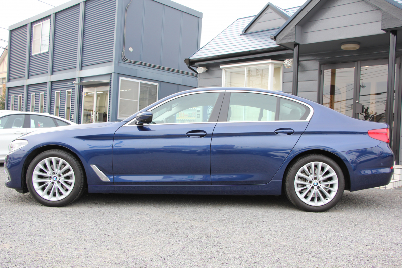 BMW 5シリーズ 523d ﾗｸﾞｼﾞｭｱﾘｰ ｺﾝﾌｫｰﾄP 全ﾋｰﾀｰ黒革 ﾌﾛﾝﾄﾍﾞﾝﾁﾚｰｼｮﾝ&ﾏｯｻｰｼﾞ ｿﾌﾄｸﾛｰｽﾞﾄﾞｱ 追ACC HUD ｽﾃｱｻﾎﾟｰﾄ LEDﾍｯﾄﾞﾗｲﾄ ｵｰﾄﾊｲﾋﾞｰﾑ ﾀｯﾁ画面HDDﾅﾋﾞTV 360度ｶﾒﾗ 電動ﾄﾗﾝｸ ｽﾏｰﾄｷｰ ｱﾝﾋﾞｴﾝﾄﾗｲﾄ ｸﾛｰﾑﾗｲﾝ 2年保証