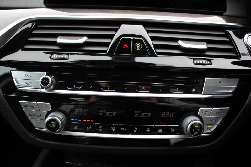 BMW 5シリーズ 523d ﾗｸﾞｼﾞｭｱﾘｰ ｺﾝﾌｫｰﾄP 全ﾋｰﾀｰ黒革 ﾌﾛﾝﾄﾍﾞﾝﾁﾚｰｼｮﾝ&ﾏｯｻｰｼﾞ ｿﾌﾄｸﾛｰｽﾞﾄﾞｱ 追ACC HUD ｽﾃｱｻﾎﾟｰﾄ LEDﾍｯﾄﾞﾗｲﾄ ｵｰﾄﾊｲﾋﾞｰﾑ ﾀｯﾁ画面HDDﾅﾋﾞTV 360度ｶﾒﾗ 電動ﾄﾗﾝｸ ｽﾏｰﾄｷｰ ｱﾝﾋﾞｴﾝﾄﾗｲﾄ ｸﾛｰﾑﾗｲﾝ 2年保証