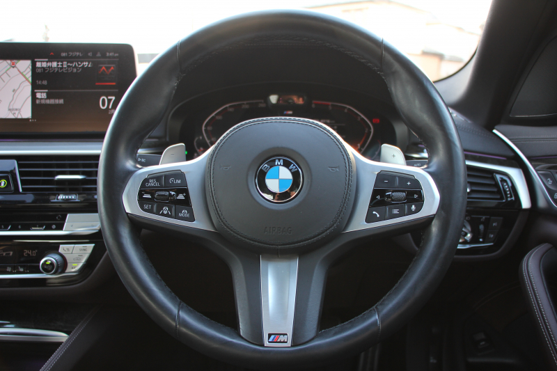 BMW 5シリーズ 523d Xdrive Mｽﾎﾟｰﾂ ｴﾃﾞｨｼｮﾝｼﾞｮｲﾌﾟﾗｽ ｴｸｽｸﾙｰｼﾌﾞﾅｯﾊﾟﾚｻﾞｰP 後期 ｻﾝﾙｰﾌ EXCﾓｶﾅｯﾊﾟﾚｻﾞｰ 全席ｼｰﾄﾋｰﾀｰ LEDﾍｯﾄﾞﾗｲﾄ ｱﾀﾞﾌﾟﾃｨﾌﾞｻｽ BMWﾗｲﾌﾞｺｯｸﾋﾟｯﾄ HUD 追従ACC ｽﾃｱﾘﾝｸﾞｻﾎﾟｰﾄ Applecarplay ﾜｲﾔﾚｽC 2年保証