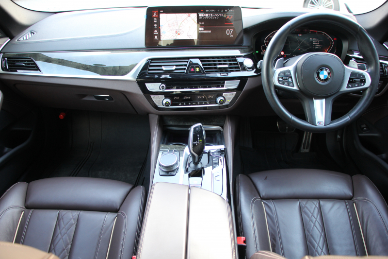 BMW 5シリーズ 523d Xdrive Mｽﾎﾟｰﾂ ｴﾃﾞｨｼｮﾝｼﾞｮｲﾌﾟﾗｽ ｴｸｽｸﾙｰｼﾌﾞﾅｯﾊﾟﾚｻﾞｰP 後期 ｻﾝﾙｰﾌ EXCﾓｶﾅｯﾊﾟﾚｻﾞｰ 全席ｼｰﾄﾋｰﾀｰ LEDﾍｯﾄﾞﾗｲﾄ ｱﾀﾞﾌﾟﾃｨﾌﾞｻｽ BMWﾗｲﾌﾞｺｯｸﾋﾟｯﾄ HUD 追従ACC ｽﾃｱﾘﾝｸﾞｻﾎﾟｰﾄ Applecarplay ﾜｲﾔﾚｽC 2年保証