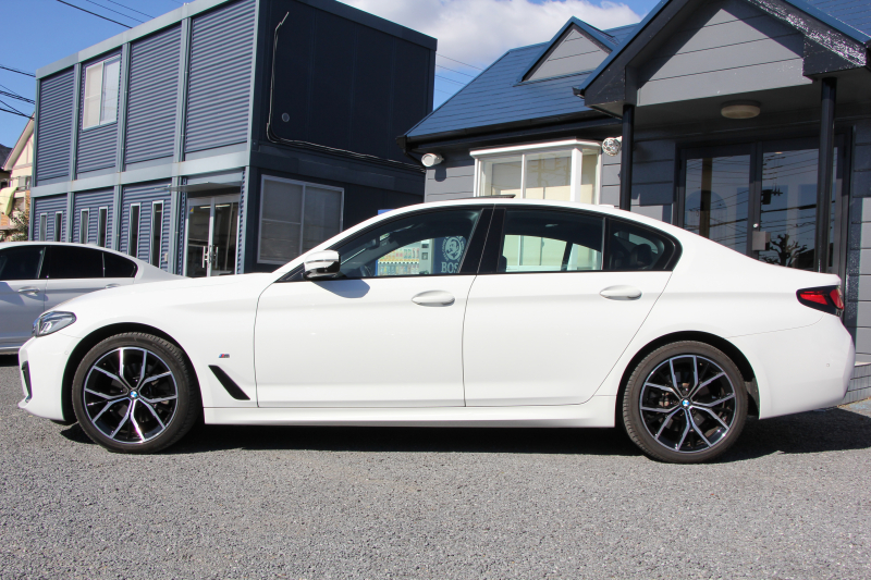 BMW 5シリーズ 523d Xdrive Mｽﾎﾟｰﾂ ｴﾃﾞｨｼｮﾝｼﾞｮｲﾌﾟﾗｽ ｴｸｽｸﾙｰｼﾌﾞﾅｯﾊﾟﾚｻﾞｰP 後期 ｻﾝﾙｰﾌ EXCﾓｶﾅｯﾊﾟﾚｻﾞｰ 全席ｼｰﾄﾋｰﾀｰ LEDﾍｯﾄﾞﾗｲﾄ ｱﾀﾞﾌﾟﾃｨﾌﾞｻｽ BMWﾗｲﾌﾞｺｯｸﾋﾟｯﾄ HUD 追従ACC ｽﾃｱﾘﾝｸﾞｻﾎﾟｰﾄ Applecarplay ﾜｲﾔﾚｽC 2年保証