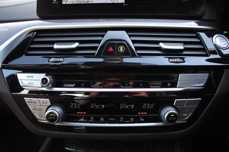 BMW 5シリーズ 523d Xdrive Mｽﾎﾟｰﾂ ｴﾃﾞｨｼｮﾝｼﾞｮｲﾌﾟﾗｽ ｴｸｽｸﾙｰｼﾌﾞﾅｯﾊﾟﾚｻﾞｰP 後期 ｻﾝﾙｰﾌ EXCﾓｶﾅｯﾊﾟﾚｻﾞｰ 全席ｼｰﾄﾋｰﾀｰ LEDﾍｯﾄﾞﾗｲﾄ ｱﾀﾞﾌﾟﾃｨﾌﾞｻｽ BMWﾗｲﾌﾞｺｯｸﾋﾟｯﾄ HUD 追従ACC ｽﾃｱﾘﾝｸﾞｻﾎﾟｰﾄ Applecarplay ﾜｲﾔﾚｽC 2年保証