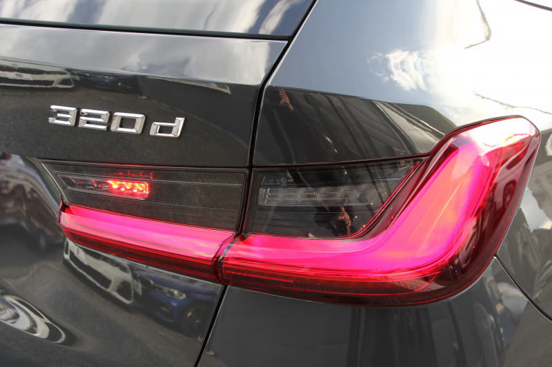 BMW 3シリーズ 320d Xdrive ﾂｰﾘﾝｸﾞMｽﾎﾟｰﾂ individualｶﾗｰ&ﾒﾘﾉﾚｻﾞｰ ｲﾉﾍﾞｰｼｮﾝ&ｻｳﾝﾄﾞP ﾚｰｻﾞｰﾗｲﾄ ｼﾞｪｽﾁｬｰｺﾝﾄﾛｰﾙ HUD ﾊｰﾏﾝｶｰﾄﾞﾝｻｳﾝﾄﾞﾌﾙｾｸﾞTV ｱｺｰｽﾃｨｯｸｶﾞﾗｽ 追従ACC ｽﾃｱﾘﾝｸﾞｻﾎﾟｰﾄ ｵﾌﾟｼｮﾝ19AW 360度ｶﾒﾗ 電動ﾄﾗﾝｸ 2年保証