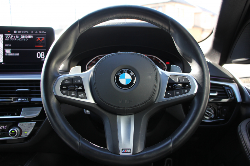 BMW 5シリーズ 530i Mｽﾎﾟｰﾂ 後期LCI 高出力 252馬力 全席ﾋｰﾀｰ付黒革 Mｽﾎﾟｰﾂﾌﾞﾚｰｷ 可変ｻｽ ｱﾀﾞﾌﾟﾃｨﾌﾞLEDﾍｯﾄﾞﾗｲﾄ BMWﾗｲﾌﾞｺｯｸﾋﾟｯﾄﾞAppleCarPlay対応HDDﾅﾋﾞTV Pｱｼｽﾄﾌﾟﾗｽ 360度ｶﾒﾗ ｽﾃｱﾘﾝｸﾞｻﾎﾟｰﾄ 追ACC 電動ﾄﾗﾝｸ 2年保証