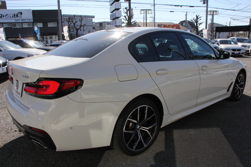BMW 5シリーズ 530i Mｽﾎﾟｰﾂ 後期LCI 高出力 252馬力 全席ﾋｰﾀｰ付黒革 Mｽﾎﾟｰﾂﾌﾞﾚｰｷ 可変ｻｽ ｱﾀﾞﾌﾟﾃｨﾌﾞLEDﾍｯﾄﾞﾗｲﾄ BMWﾗｲﾌﾞｺｯｸﾋﾟｯﾄﾞAppleCarPlay対応HDDﾅﾋﾞTV Pｱｼｽﾄﾌﾟﾗｽ 360度ｶﾒﾗ ｽﾃｱﾘﾝｸﾞｻﾎﾟｰﾄ 追ACC 電動ﾄﾗﾝｸ 2年保証