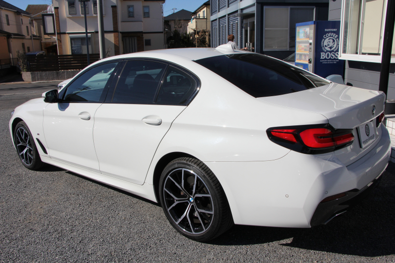 BMW 5シリーズ 530i Mｽﾎﾟｰﾂ 後期LCI 高出力 252馬力 全席ﾋｰﾀｰ付黒革 Mｽﾎﾟｰﾂﾌﾞﾚｰｷ 可変ｻｽ ｱﾀﾞﾌﾟﾃｨﾌﾞLEDﾍｯﾄﾞﾗｲﾄ BMWﾗｲﾌﾞｺｯｸﾋﾟｯﾄﾞAppleCarPlay対応HDDﾅﾋﾞTV Pｱｼｽﾄﾌﾟﾗｽ 360度ｶﾒﾗ ｽﾃｱﾘﾝｸﾞｻﾎﾟｰﾄ 追ACC 電動ﾄﾗﾝｸ 2年保証