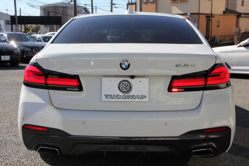 BMW 5シリーズ 530i Mｽﾎﾟｰﾂ 後期LCI 高出力 252馬力 全席ﾋｰﾀｰ付黒革 Mｽﾎﾟｰﾂﾌﾞﾚｰｷ 可変ｻｽ ｱﾀﾞﾌﾟﾃｨﾌﾞLEDﾍｯﾄﾞﾗｲﾄ BMWﾗｲﾌﾞｺｯｸﾋﾟｯﾄﾞAppleCarPlay対応HDDﾅﾋﾞTV Pｱｼｽﾄﾌﾟﾗｽ 360度ｶﾒﾗ ｽﾃｱﾘﾝｸﾞｻﾎﾟｰﾄ 追ACC 電動ﾄﾗﾝｸ 2年保証