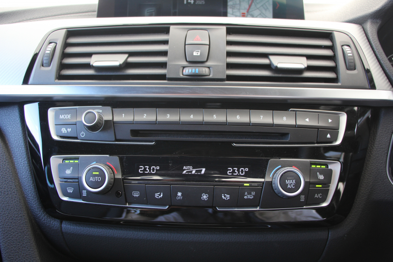 BMW 4シリーズ 420i ｸﾞﾗﾝｸｰﾍﾟｲﾝｽﾀｲﾙｽﾎﾟｰﾂ 限定車 後期LCI ﾋｰﾀｰ黒革 ﾌﾞﾙｰｽﾃｯﾁ入り ｱﾀﾞﾌﾟﾃｨﾌﾞMｻｽ 19AW Mspﾌﾞﾚｰｷ HUD 追従ACC ﾀｯﾁ画面HDDﾅﾋﾞTV 液晶ﾒｰﾀｰ LEDﾍｯﾄﾞﾗｲﾄ&ﾃｰﾙ&ﾌｫｸﾞｻﾃﾝｳｲﾝﾄﾞｳﾓｰﾙ 電動ﾄﾗﾝｸ 2年保証