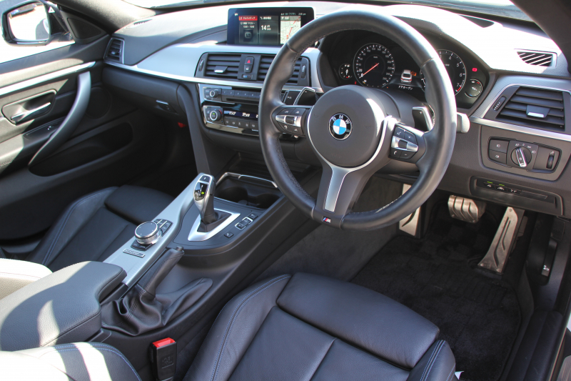 BMW 4シリーズ 420i ｸﾞﾗﾝｸｰﾍﾟｲﾝｽﾀｲﾙｽﾎﾟｰﾂ 限定車 後期LCI ﾋｰﾀｰ黒革 ﾌﾞﾙｰｽﾃｯﾁ入り ｱﾀﾞﾌﾟﾃｨﾌﾞMｻｽ 19AW Mspﾌﾞﾚｰｷ HUD 追従ACC ﾀｯﾁ画面HDDﾅﾋﾞTV 液晶ﾒｰﾀｰ LEDﾍｯﾄﾞﾗｲﾄ&ﾃｰﾙ&ﾌｫｸﾞｻﾃﾝｳｲﾝﾄﾞｳﾓｰﾙ 電動ﾄﾗﾝｸ 2年保証