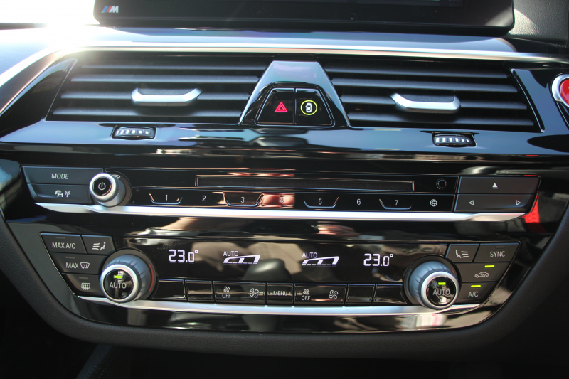 BMW 5シリーズ 523d ﾂｰﾘﾝｸﾞｴﾃﾞｨｼｮﾝﾐｯｼｮﾝｲﾝﾎﾟｯｼﾌﾞﾙ 特別仕様車 HUD ﾊｰﾏﾝｶｰﾄﾞﾝ 後期ﾃｰﾙ 20AW ﾛｰﾀﾞｳﾝ 追従ACC ｽﾃｱﾘﾝｸﾞｻﾎﾟｰﾄ LEDﾍｯﾄﾞﾗｲﾄ ｵｰﾄﾊｲﾋﾞｰﾑ ﾀｯﾁ画面HDDﾅﾋﾞTV 360度ﾊﾟﾉﾗﾏｶﾒﾗ Pｱｼｽﾄﾌﾟﾗｽ 電動ﾄﾗﾝｸ ｽﾏｰﾄｷｰ 2年保証