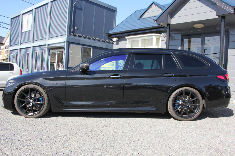 BMW 5シリーズ 523d ﾂｰﾘﾝｸﾞｴﾃﾞｨｼｮﾝﾐｯｼｮﾝｲﾝﾎﾟｯｼﾌﾞﾙ 特別仕様車 HUD ﾊｰﾏﾝｶｰﾄﾞﾝ 後期ﾃｰﾙ 20AW ﾛｰﾀﾞｳﾝ 追従ACC ｽﾃｱﾘﾝｸﾞｻﾎﾟｰﾄ LEDﾍｯﾄﾞﾗｲﾄ ｵｰﾄﾊｲﾋﾞｰﾑ ﾀｯﾁ画面HDDﾅﾋﾞTV 360度ﾊﾟﾉﾗﾏｶﾒﾗ Pｱｼｽﾄﾌﾟﾗｽ 電動ﾄﾗﾝｸ ｽﾏｰﾄｷｰ 2年保証