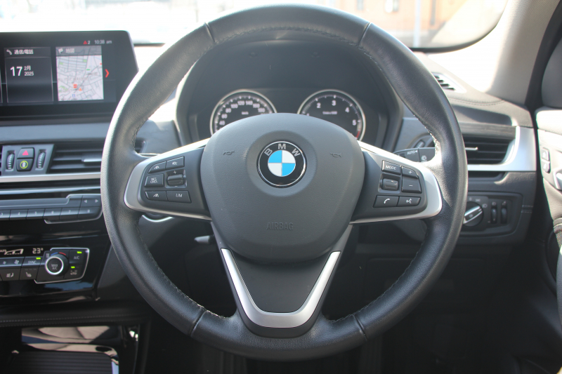 BMW X1 Xdrive18d Xﾗｲﾝ ﾊｲﾗｲﾝ ｺﾝﾌｫｰﾄP LCI後期 ﾌｪｲｽﾘﾌﾄ後 追従ACC ﾋｰﾀｰ黒革 LEDﾍｯﾄﾞﾗｲﾄ&ﾃｰﾙ&ﾌｫｸﾞﾀｯﾁ画面HDDﾅﾋﾞﾜｲﾔﾚｽ充電 ﾊﾟｰｷﾝｸﾞｱｼｽﾄ ｱﾝﾋﾞｴﾝﾄﾗｲﾄ 電動ﾘｱｹﾞｰﾄ 衝突軽減ﾌﾞﾚｰｷ 車線逸脱警告 歩行者警告 ｽﾏｰﾄｷｰ 2年保証