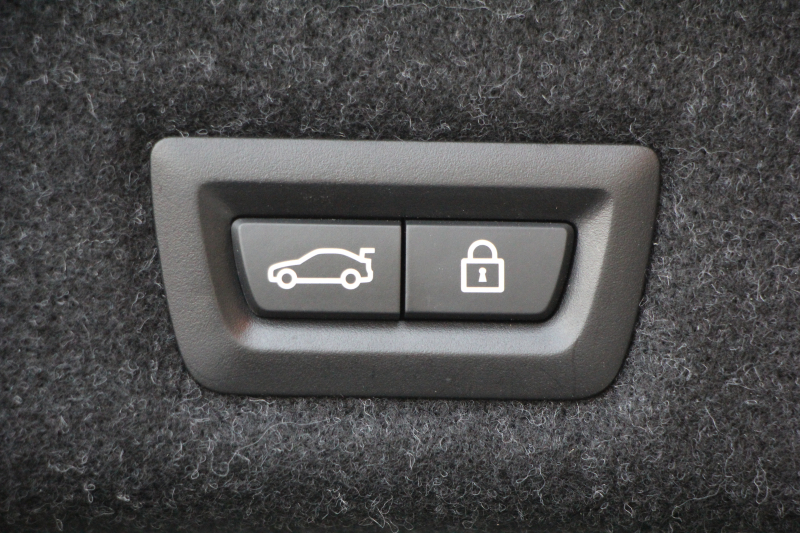 BMW 5シリーズ 530i ﾌﾞﾗｯｸｱｳﾄ 特別仕様車 1ｵｰﾅ 高出力 252馬力 ﾅｲﾄﾌﾞﾙｰﾚｻﾞｰ ｱﾀﾞﾌﾟﾃｨﾌﾞMｻｽ 専用19AW ﾌﾞﾗｯｸｷﾄﾞﾆｰｸﾞﾘﾙ 全席ﾋｰﾀｰ HUD ﾀｯﾁ画面HDDﾅﾋﾞTV 360度ｶﾒﾗ LEDﾍｯﾄﾞﾗｲﾄ 追従ACC ｽﾃｱﾘﾝｸﾞｻﾎﾟｰﾄ 2年保証