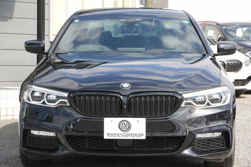 BMW 5シリーズ 530i ﾌﾞﾗｯｸｱｳﾄ 特別仕様車 1ｵｰﾅ 高出力 252馬力 ﾅｲﾄﾌﾞﾙｰﾚｻﾞｰ ｱﾀﾞﾌﾟﾃｨﾌﾞMｻｽ 専用19AW ﾌﾞﾗｯｸｷﾄﾞﾆｰｸﾞﾘﾙ 全席ﾋｰﾀｰ HUD ﾀｯﾁ画面HDDﾅﾋﾞTV 360度ｶﾒﾗ LEDﾍｯﾄﾞﾗｲﾄ 追従ACC ｽﾃｱﾘﾝｸﾞｻﾎﾟｰﾄ 2年保証