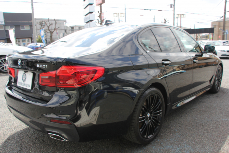 BMW 5シリーズ 530i ﾌﾞﾗｯｸｱｳﾄ 特別仕様車 1ｵｰﾅ 高出力 252馬力 ﾅｲﾄﾌﾞﾙｰﾚｻﾞｰ ｱﾀﾞﾌﾟﾃｨﾌﾞMｻｽ 専用19AW ﾌﾞﾗｯｸｷﾄﾞﾆｰｸﾞﾘﾙ 全席ﾋｰﾀｰ HUD ﾀｯﾁ画面HDDﾅﾋﾞTV 360度ｶﾒﾗ LEDﾍｯﾄﾞﾗｲﾄ 追従ACC ｽﾃｱﾘﾝｸﾞｻﾎﾟｰﾄ 2年保証