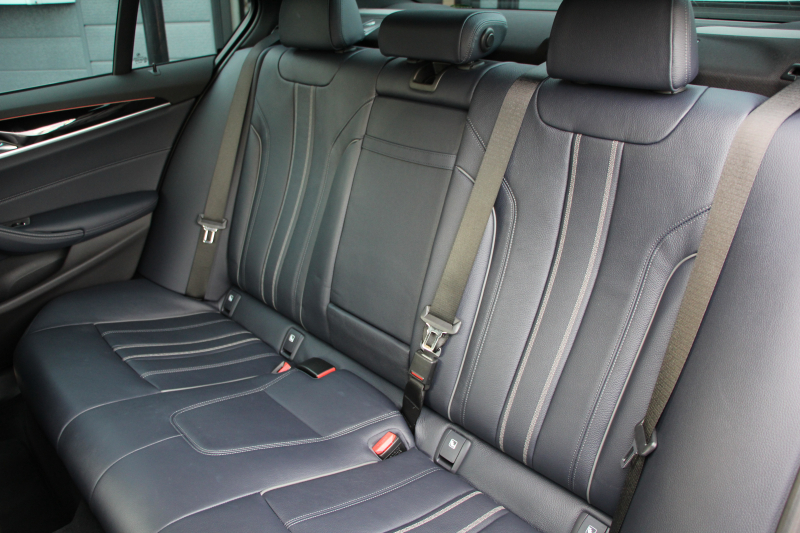 BMW 5シリーズ 530i ﾌﾞﾗｯｸｱｳﾄ 特別仕様車 1ｵｰﾅ 高出力 252馬力 ﾅｲﾄﾌﾞﾙｰﾚｻﾞｰ ｱﾀﾞﾌﾟﾃｨﾌﾞMｻｽ 専用19AW ﾌﾞﾗｯｸｷﾄﾞﾆｰｸﾞﾘﾙ 全席ﾋｰﾀｰ HUD ﾀｯﾁ画面HDDﾅﾋﾞTV 360度ｶﾒﾗ LEDﾍｯﾄﾞﾗｲﾄ 追従ACC ｽﾃｱﾘﾝｸﾞｻﾎﾟｰﾄ 2年保証